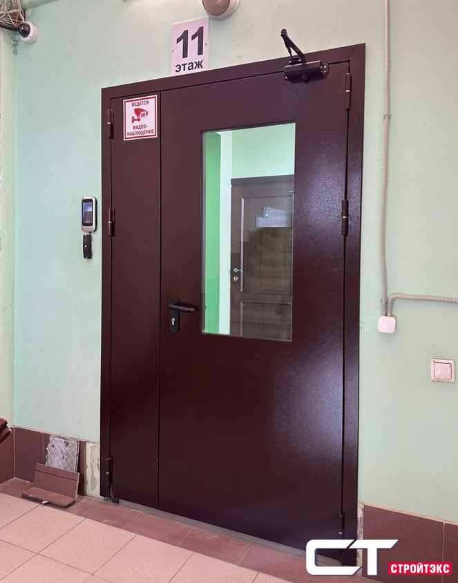 Дверь противопожарная металлическая остекленная EIS60